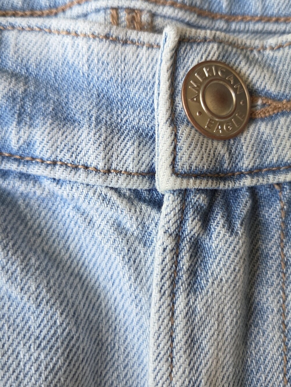 American Eagle Outfitters Women's Sz 12 Light Wash Distressed Straight Leg Jeans - Picture 5 of 10